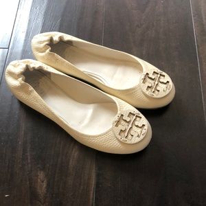 Off white leather Tory Burch Flats size 6!